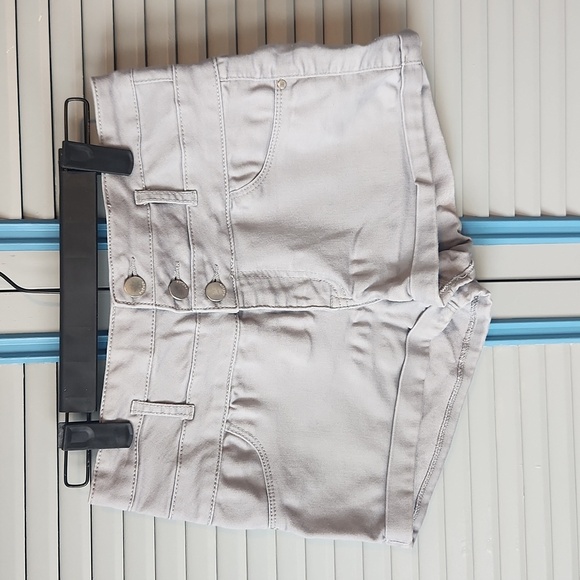 refuge Pants - Refuge High Waisted Light Grey Denim Shorts
